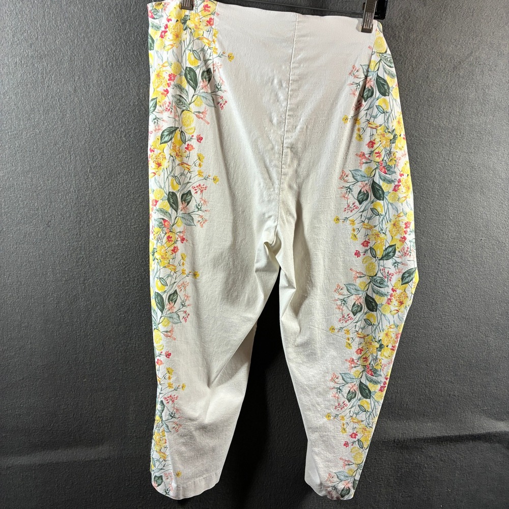 women capri pants 18 white Floral Crop pull on Lemon Print 2x elastic waist